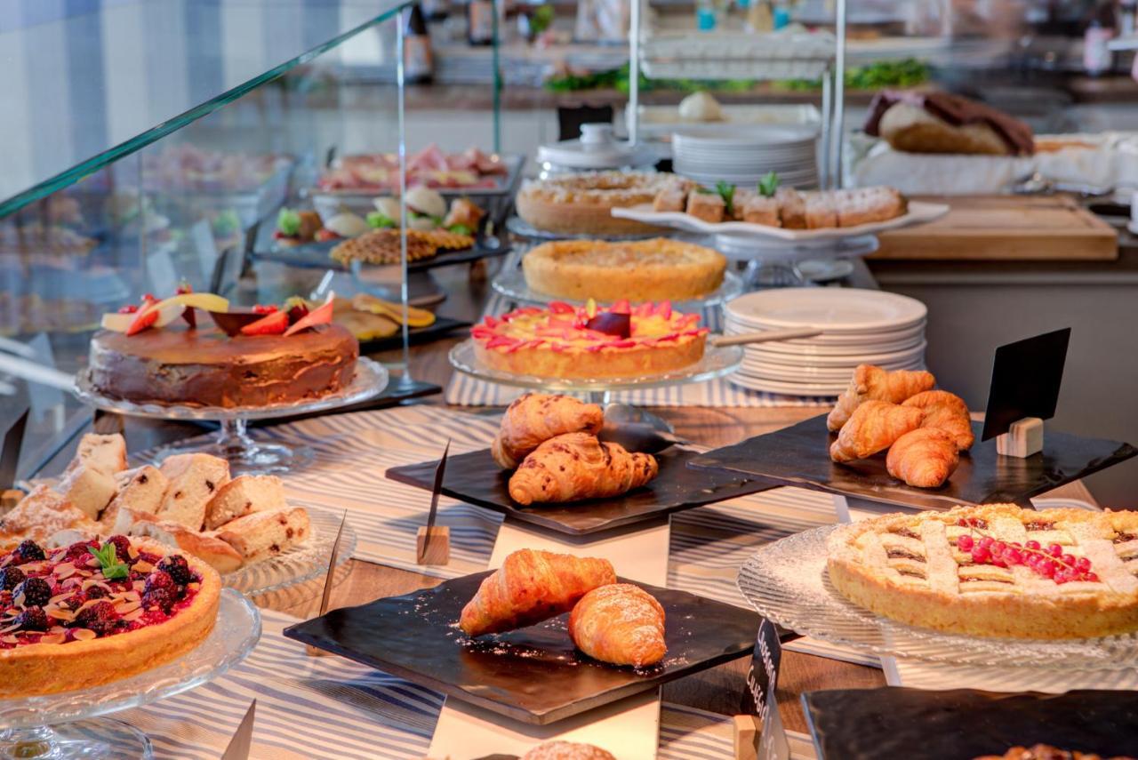 Hotel Alexandra - Beach Front - Healthy Xxl Breakfast & Brunch Until 12 30 - Parking Included Misano Adriatico Εξωτερικό φωτογραφία