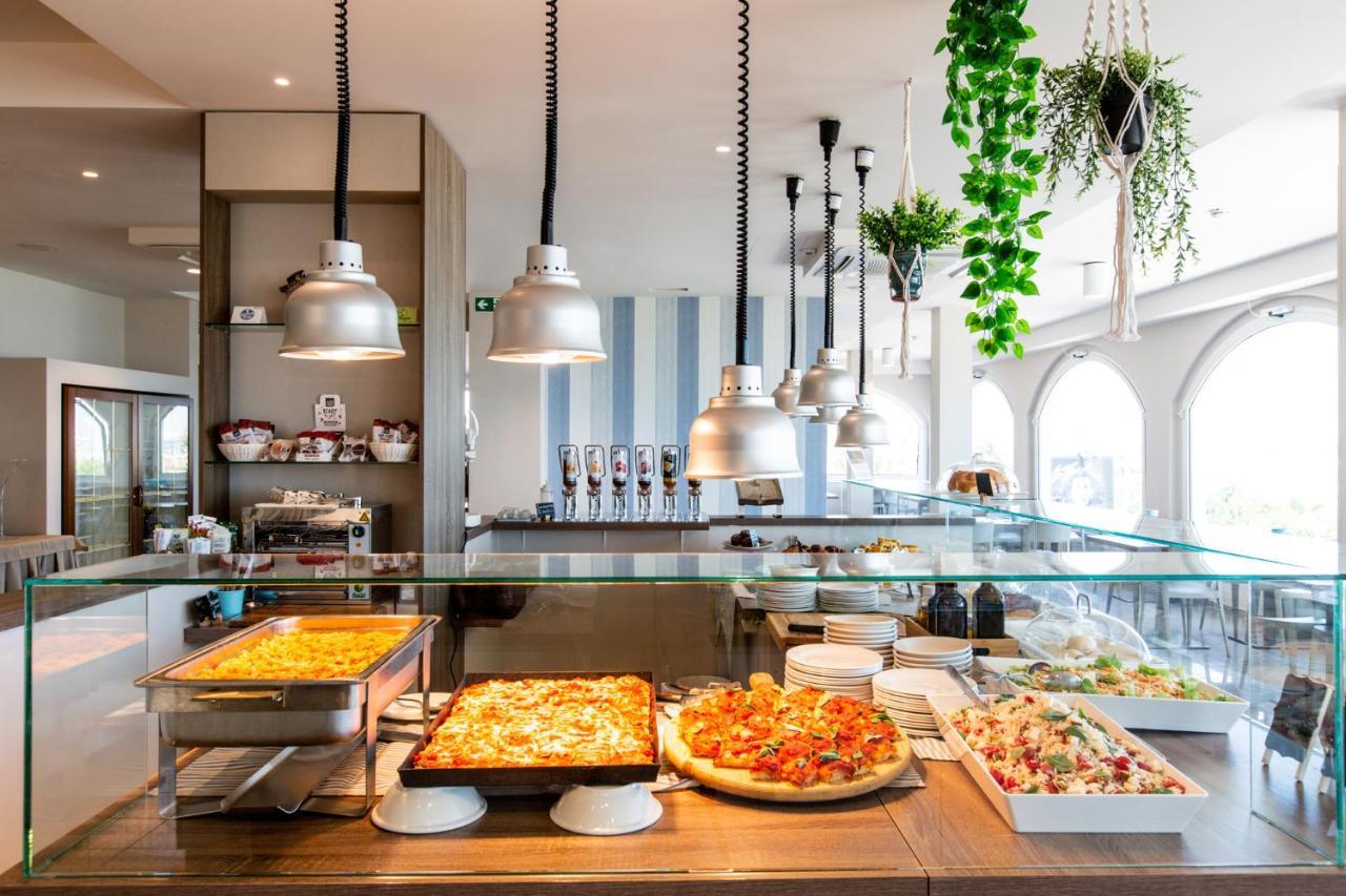 Hotel Alexandra - Beach Front - Healthy Xxl Breakfast & Brunch Until 12 30 - Parking Included Misano Adriatico Εξωτερικό φωτογραφία