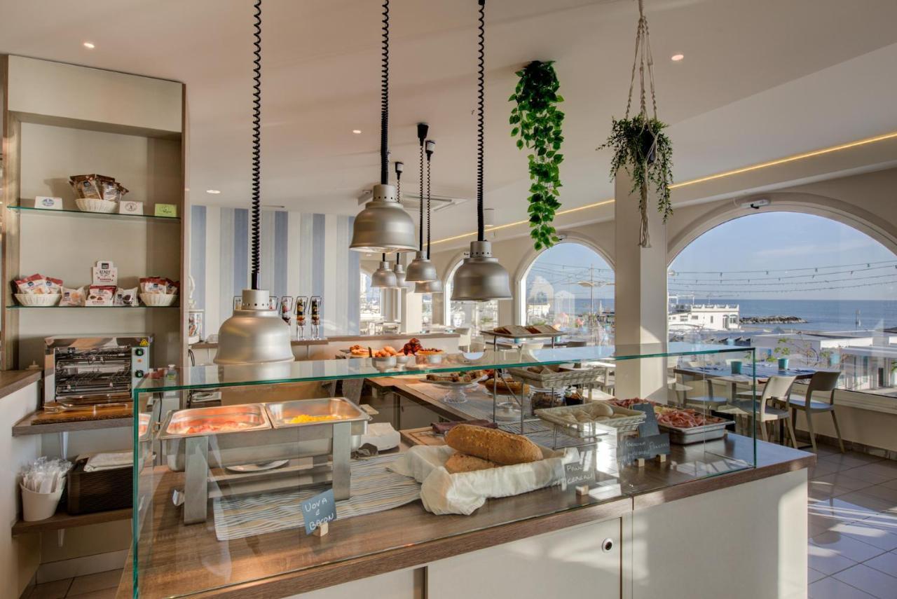 Hotel Alexandra - Beach Front - Healthy Xxl Breakfast & Brunch Until 12 30 - Parking Included Misano Adriatico Εξωτερικό φωτογραφία