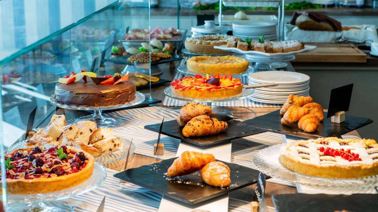 Hotel Alexandra - Beach Front - Healthy Xxl Breakfast & Brunch Until 12 30 - Parking Included Misano Adriatico Εξωτερικό φωτογραφία
