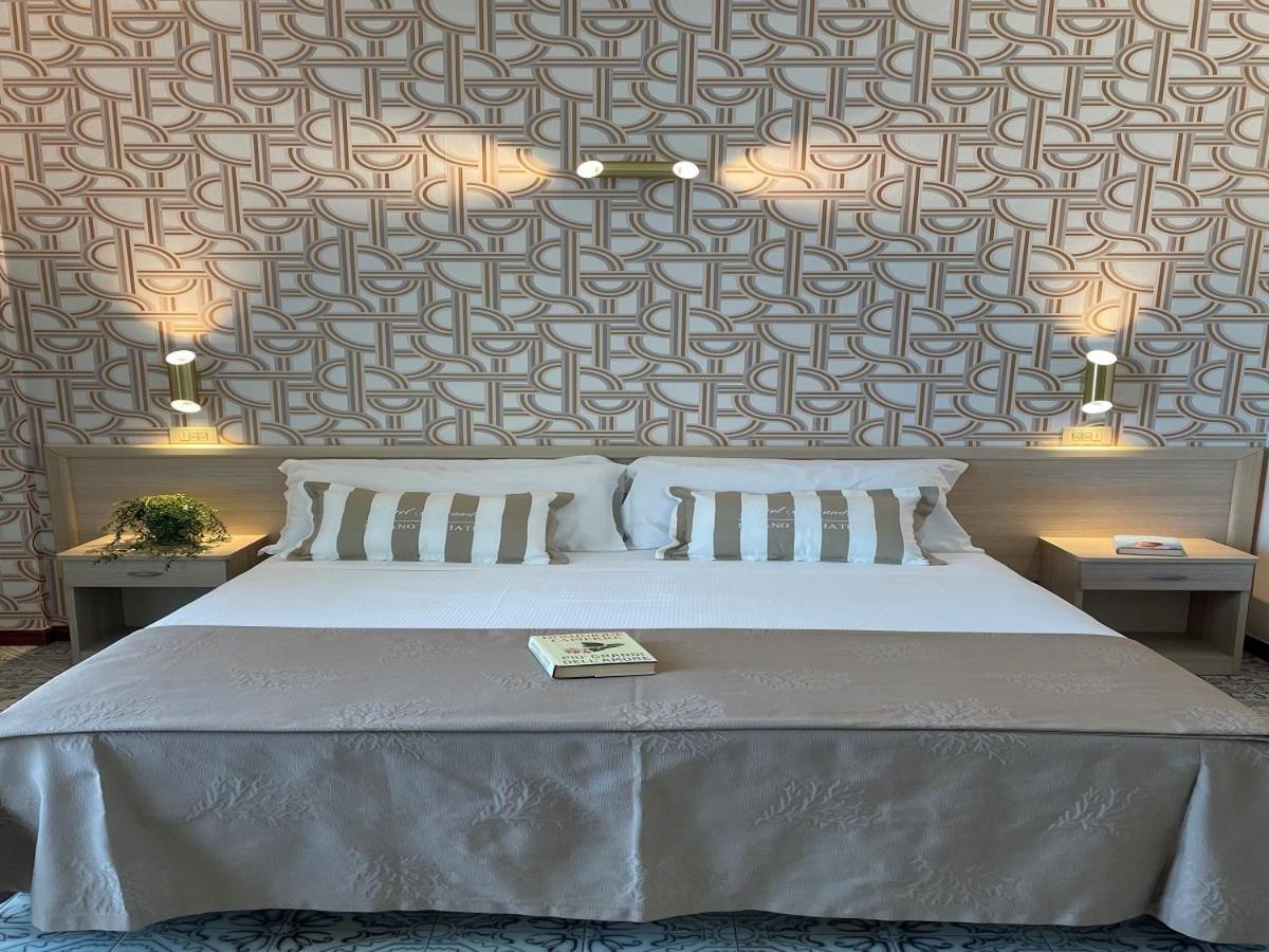 Hotel Alexandra - Beach Front - Healthy Xxl Breakfast & Brunch Until 12 30 - Parking Included Misano Adriatico Εξωτερικό φωτογραφία