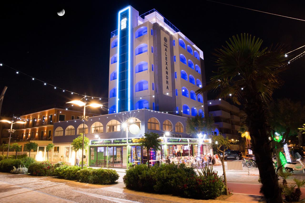 Hotel Alexandra - Beach Front - Healthy Xxl Breakfast & Brunch Until 12 30 - Parking Included Misano Adriatico Εξωτερικό φωτογραφία