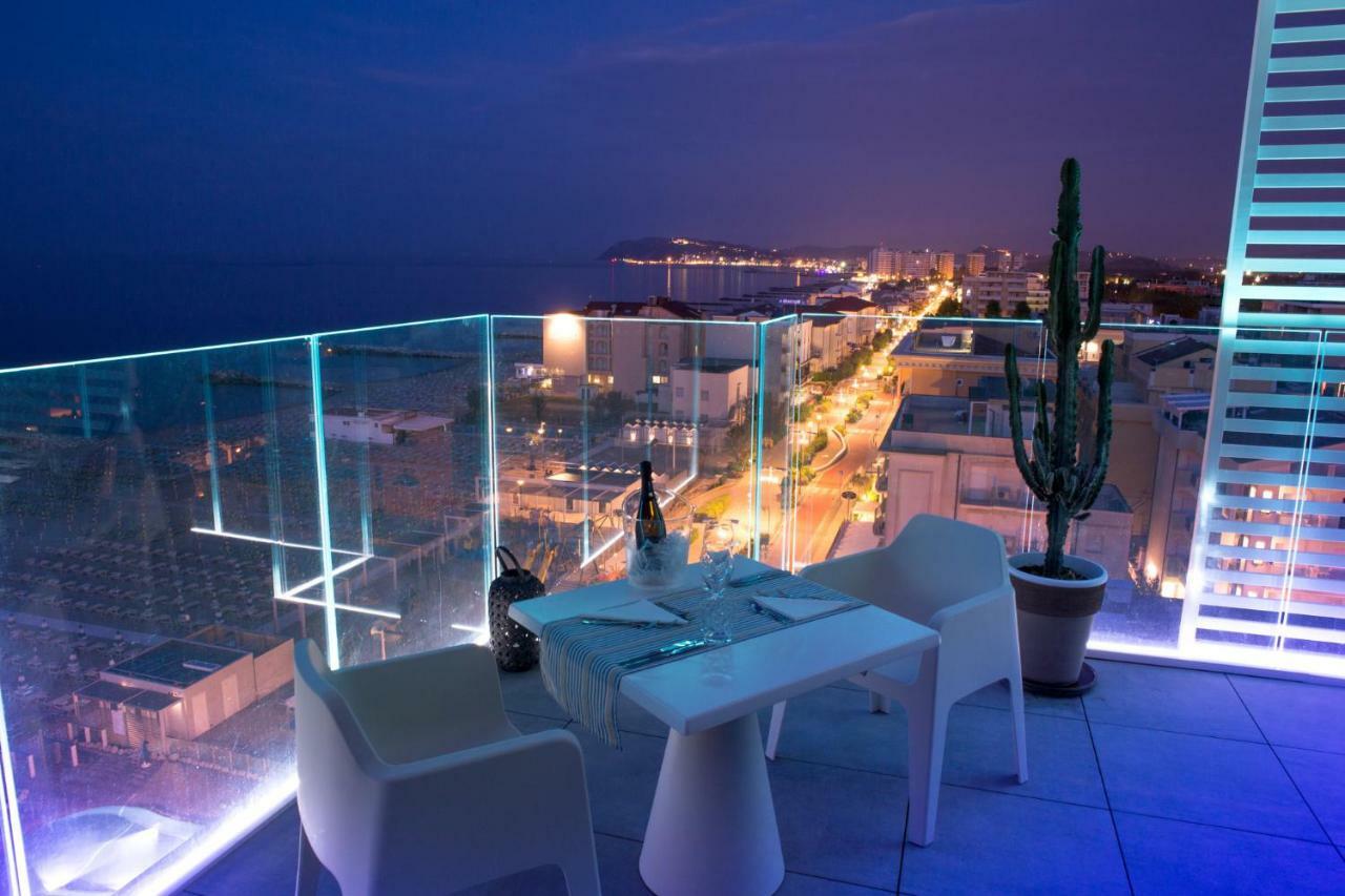 Hotel Alexandra - Beach Front - Healthy Xxl Breakfast & Brunch Until 12 30 - Parking Included Misano Adriatico Εξωτερικό φωτογραφία